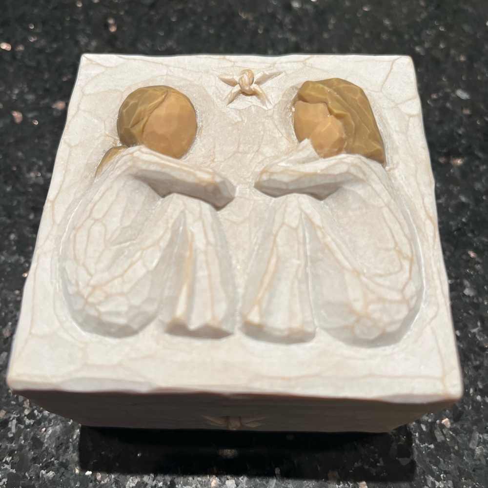 Willow Tree by Susan Lord Friendship Keepsake Box - new in box never used